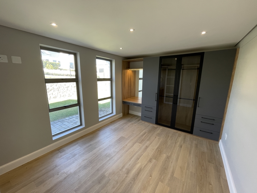 4 Bedroom Property for Sale in Kingswood Golf Estate Western Cape